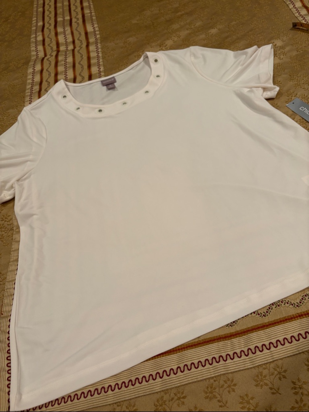 NWT Chico's Ecru Short Sleeve Tee with Grommet Neckline, Scoop Neck, 3 (L to XL)